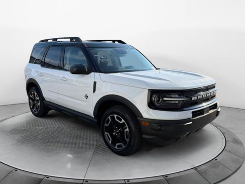 Used 2024 Ford Bronco Sport Outer Banks w/ Tech Package AWD/4WD image 2