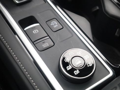 New 2026 Nissan Pathfinder SV AWD/4WD image 18