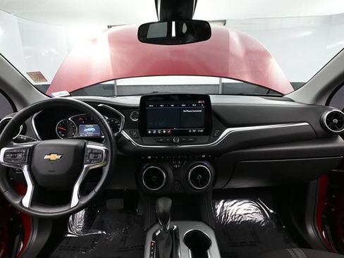 Used 2025 Chevrolet Blazer LT AWD/4WD image 21