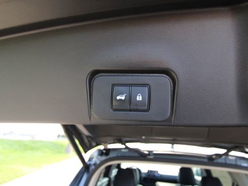 Used 2023 Nissan Rogue SV w/ SV Premium B Package AWD/4WD image 38