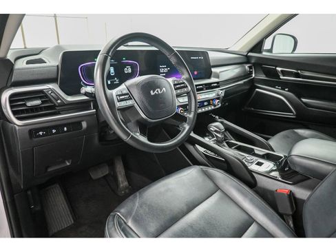 Used 2024 Kia Telluride S image 31