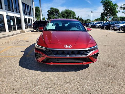 Used 2024 Hyundai Elantra SEL FWD image 2