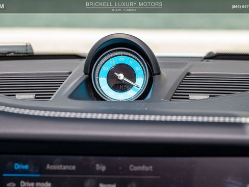 Used 2025 Porsche 911 Carrera RWD image 18