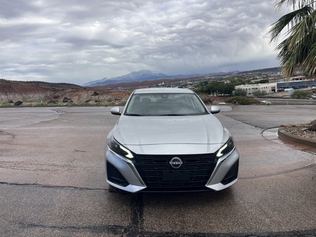 Used 2023 Nissan Altima 2.5 SV FWD image 4