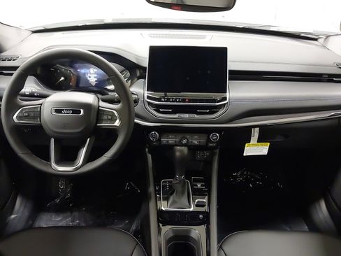 New 2026 Jeep Compass Latitude image 26