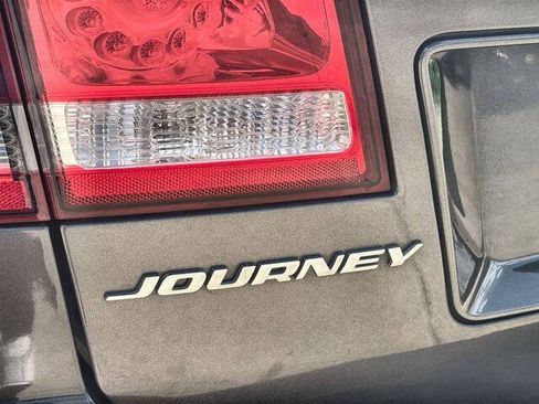 Used 2019 Dodge Journey SE w/ Premium Group FWD image 30