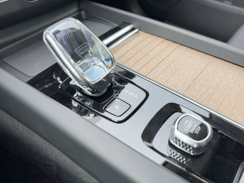 New 2026 Volvo XC60 B5 Plus w/ Climate Package image 17