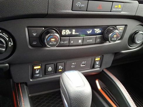 Used 2023 Nissan Frontier PRO-4X w/ Pro-4X Premium Package image 19