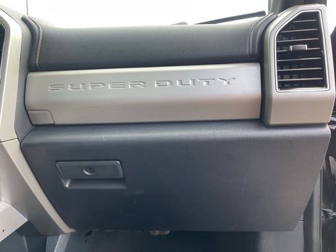 Used 2022 Ford F250 Lariat w/ Black Appearance Package image 40