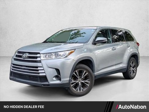Used 2019 Toyota Highlander LE FWD image 1