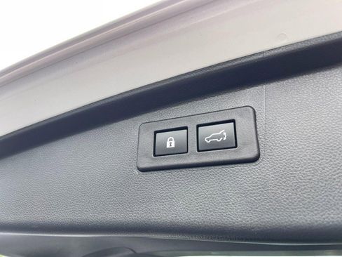 Used 2021 Subaru Outback Premium image 17