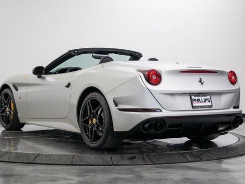 Used 2016 Ferrari California T image 11
