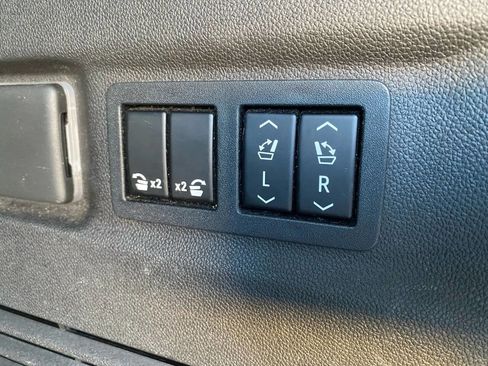 Used 2021 Chevrolet Suburban RST w/ Luxury Package image 30