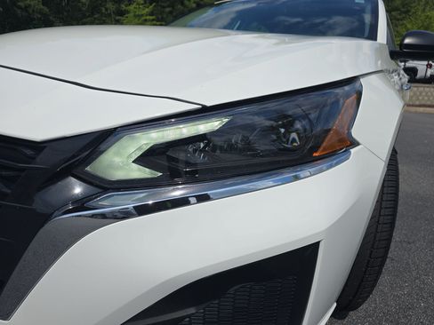 Used 2025 Nissan Altima 2.5 SV FWD image 33