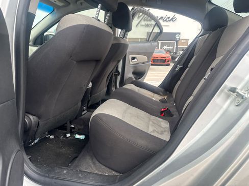 Used 2015 Chevrolet Cruze LS FWD image 10