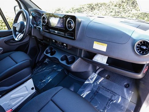 Used 2024 Mercedes-Benz eSprinter 170 Cargo image 10