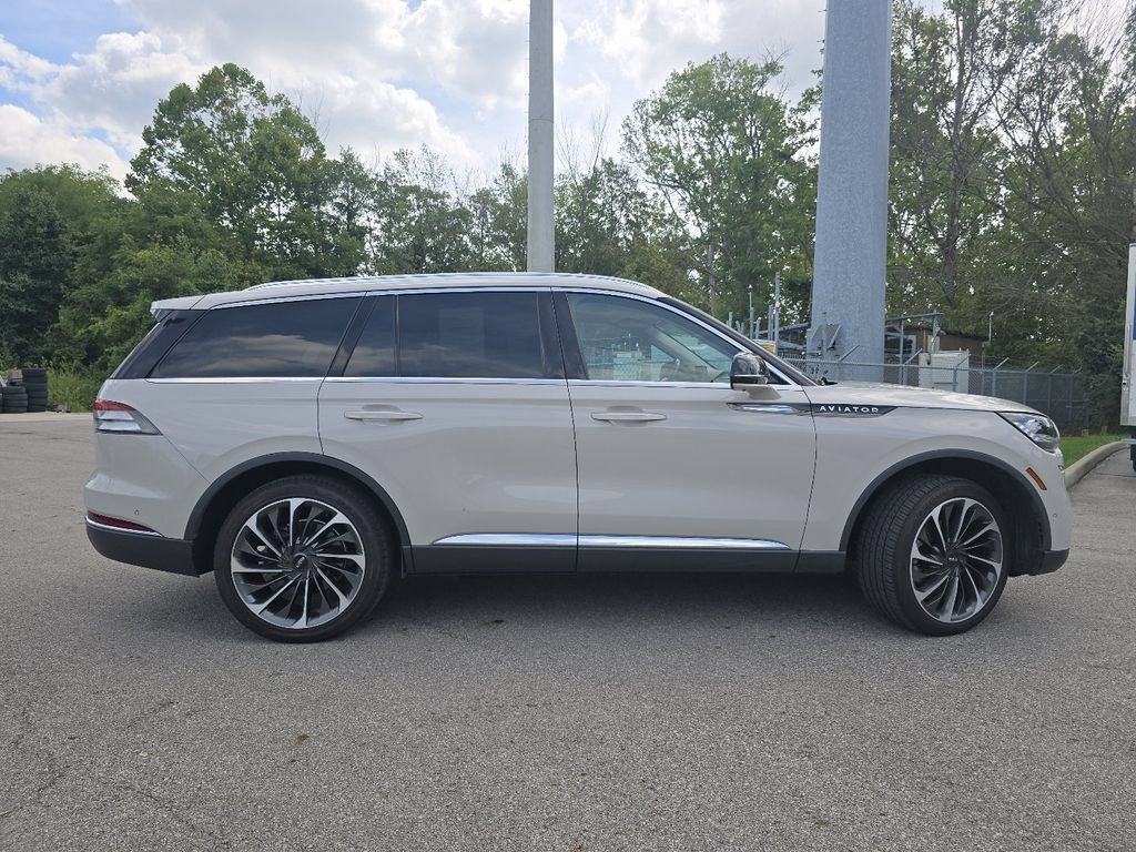 Used 2022 Lincoln Aviator Reserve w/ Equipment Group 201A AWD/4WD image 16