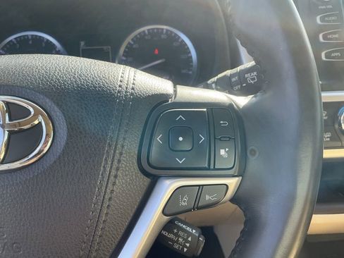 Used 2019 Toyota Highlander SE image 15