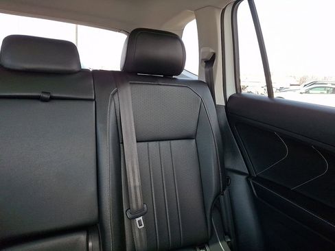 Used 2023 Volkswagen Tiguan SE AWD/4WD image 21