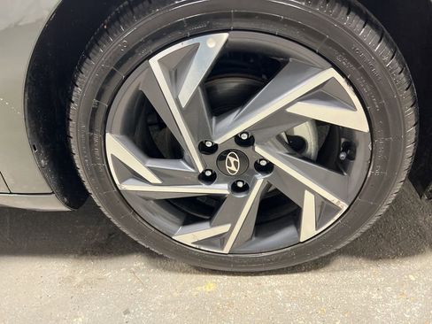 Used 2025 Hyundai Elantra SEL image 45