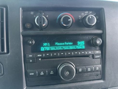 Used 2016 Chevrolet Express 2500 image 28