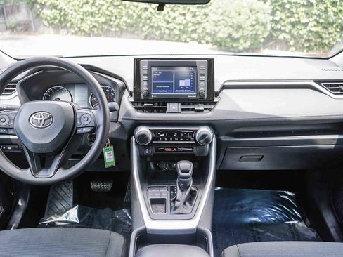 Used 2021 Toyota RAV4 LE w/ Carpet Mat Package (TMS) FWD image 17