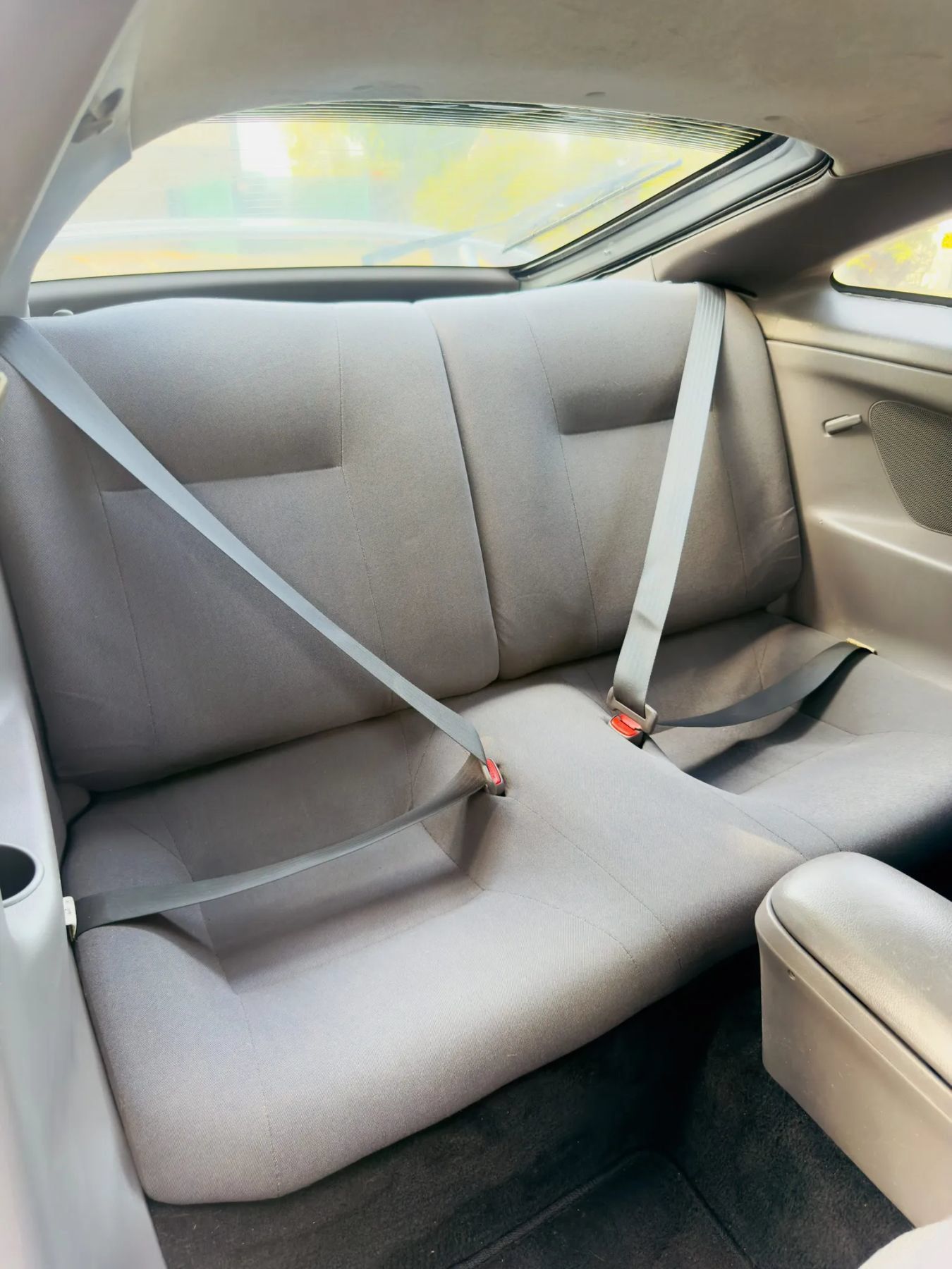 Used 2000 Toyota Celica GT FWD image 12