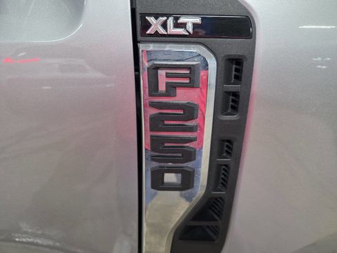 Used 2024 Ford F250 XLT AWD/4WD image 11