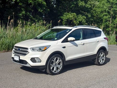 Used 2019 Ford Escape Titanium AWD/4WD image 3