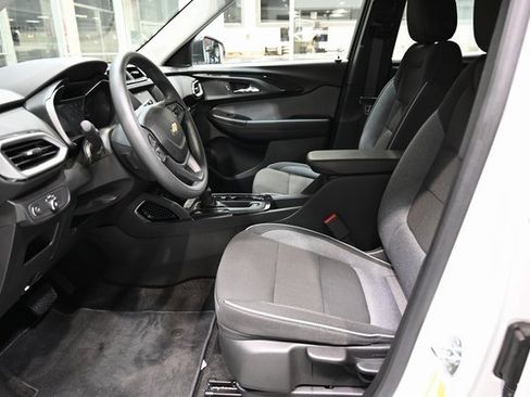 Used 2023 Chevrolet TrailBlazer LS image 9