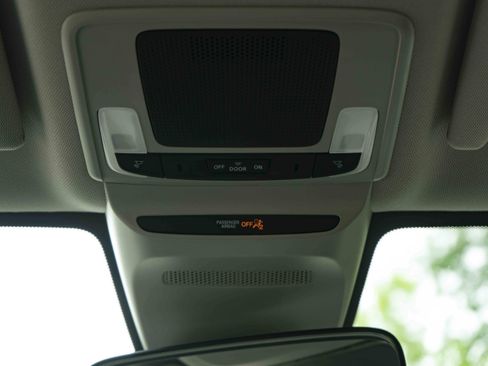 Used 2025 Honda HR-V LX image 34