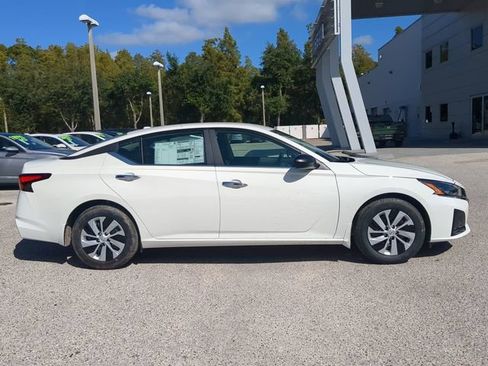 Used 2025 Nissan Altima 2.5 S FWD image 4