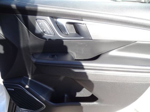 Used 2025 Buick Enclave AWD Preferred image 55