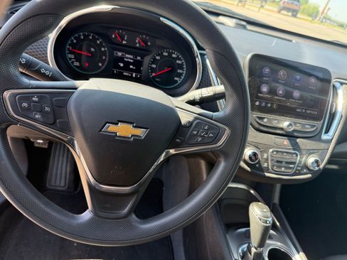 Used 2019 Chevrolet Malibu LT image 12