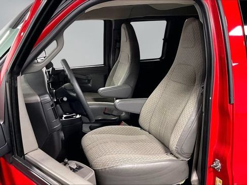 Used 2025 GMC Savana 3500 LT w/ LT Preferred Equipment Group RWD image 16