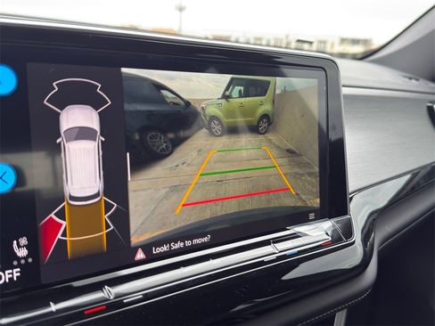 New 2026 Volkswagen Atlas Cross Sport SE image 16