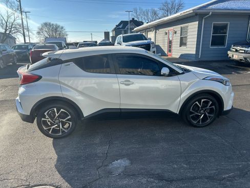 Used 2019 Toyota C-HR XLE image 2