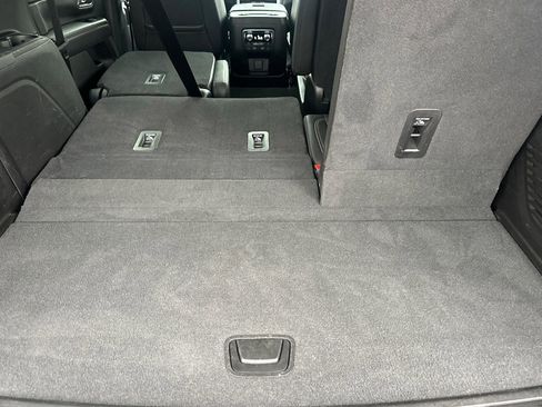 Used 2021 GMC Yukon SLT w/ Rear Media and Nav Package image 18