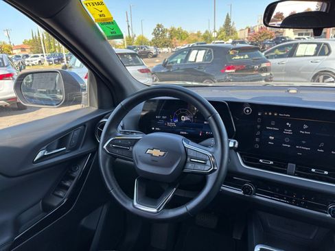 Used 2025 Chevrolet Equinox LT FWD image 35