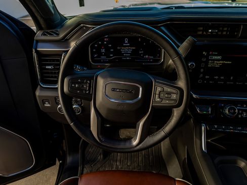 Used 2025 GMC Sierra 2500 Denali Ultimate image 19