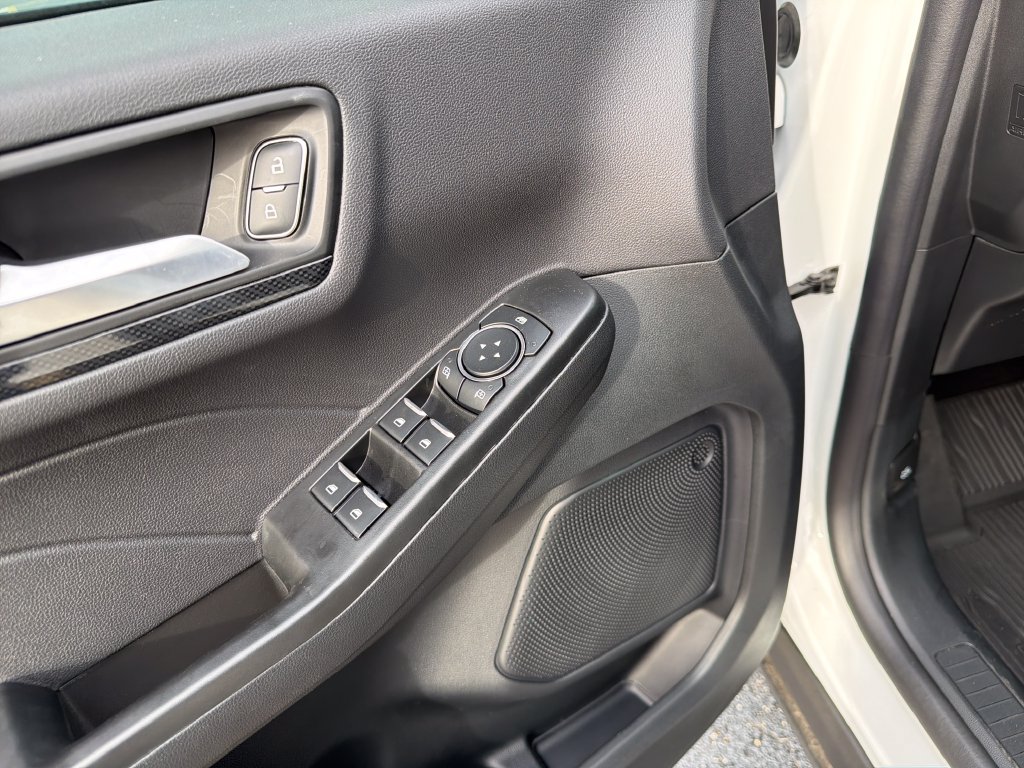 Used 2025 Ford Escape ST-Line w/ Tech Pack #1 FWD image 25