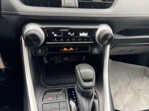 Used 2024 Toyota RAV4 LE image 17