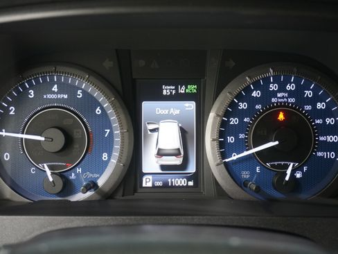 Used 2019 Toyota Sienna XLE FWD image 19