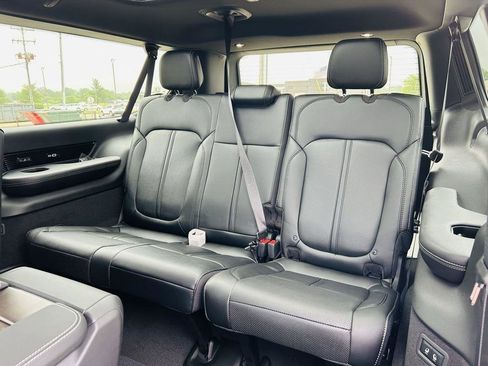 New 2024 Jeep Grand Wagoneer L 4WD w/ Convenience Group III image 32