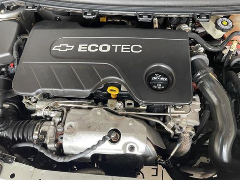 Used 2017 Chevrolet Cruze LT image 31