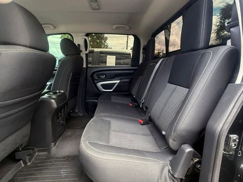 Used 2018 Nissan Titan SV w/ SV Convenience Package AWD/4WD image 16