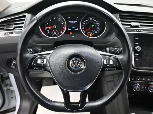 Used 2019 Volkswagen Tiguan SE w/ Panoramic Sunroof Package image 11
