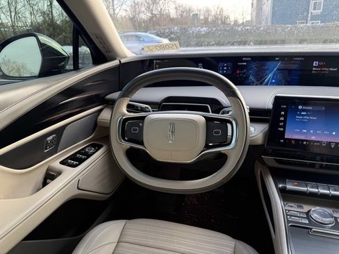 Used 2024 Lincoln Nautilus Reserve image 14