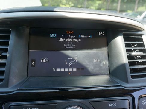 Used 2017 Nissan Pathfinder SV image 9