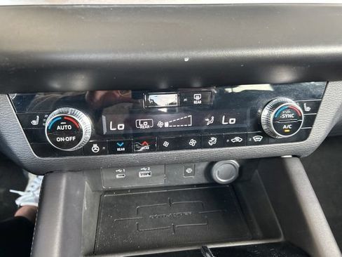 Used 2025 Mitsubishi Outlander 4WD Plug-In Hybrid image 39